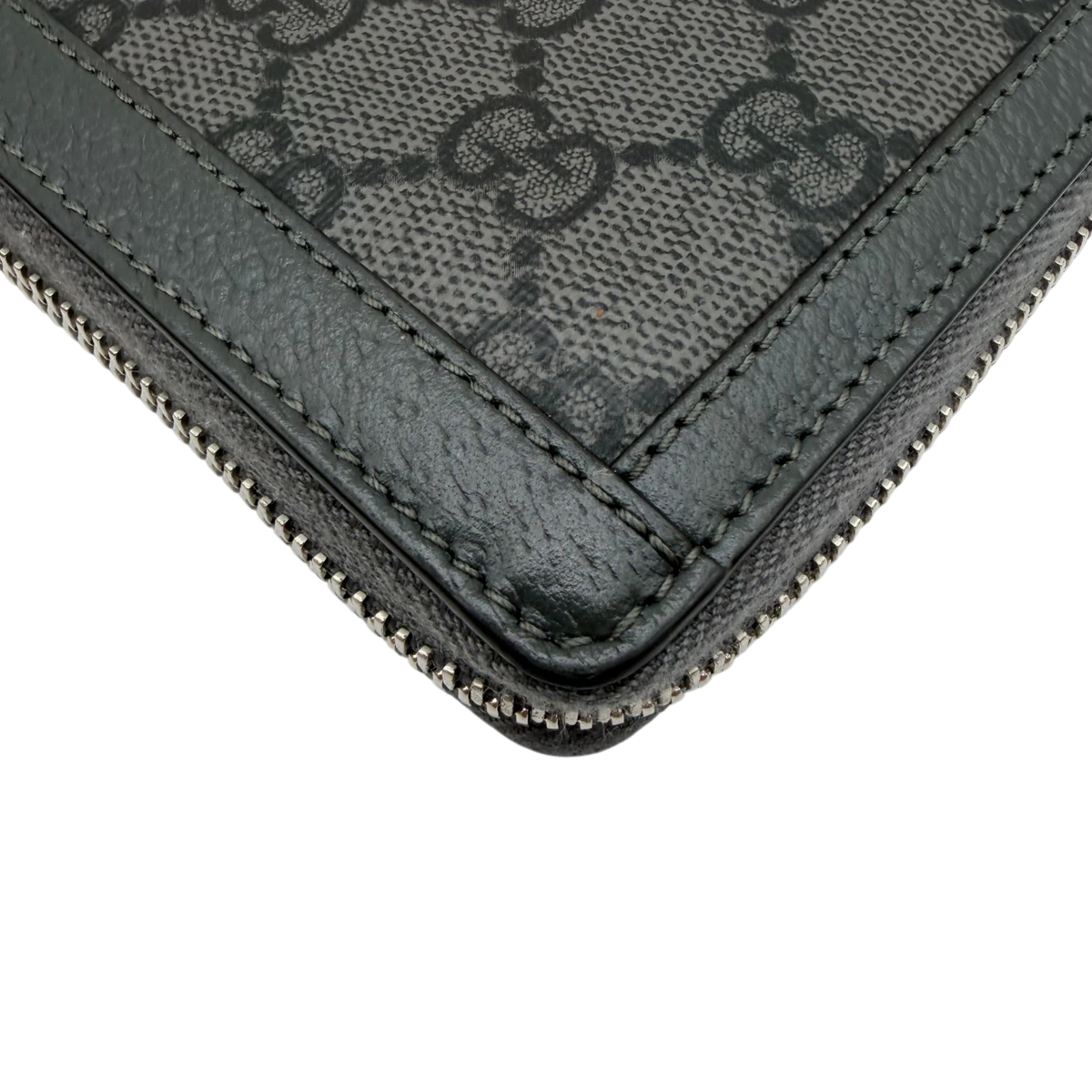 Gucci Geldbeutel Supreme Zip monogram grau – Ecken im Detail