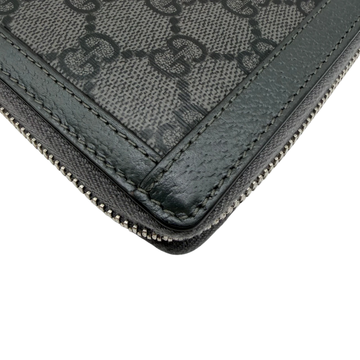 Gucci Geldbeutel Supreme Zip monogram grau – Ecken im Detail