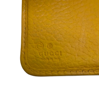 Gucci Geldbeutel Zipper small monogram beige – Prägung im Detail