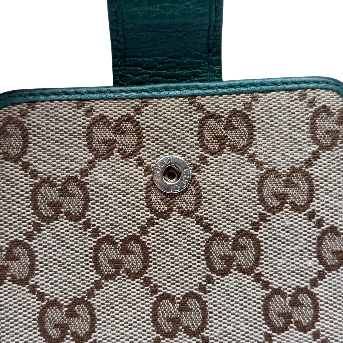 Gucci Geldbeutel Zipper small monogram beige – Beschläge im Detail
