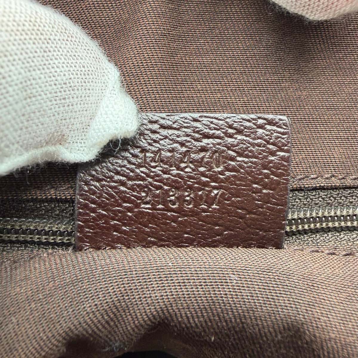 Gucci Handtasche Abbey monogram beige – Seriennummer im Detail