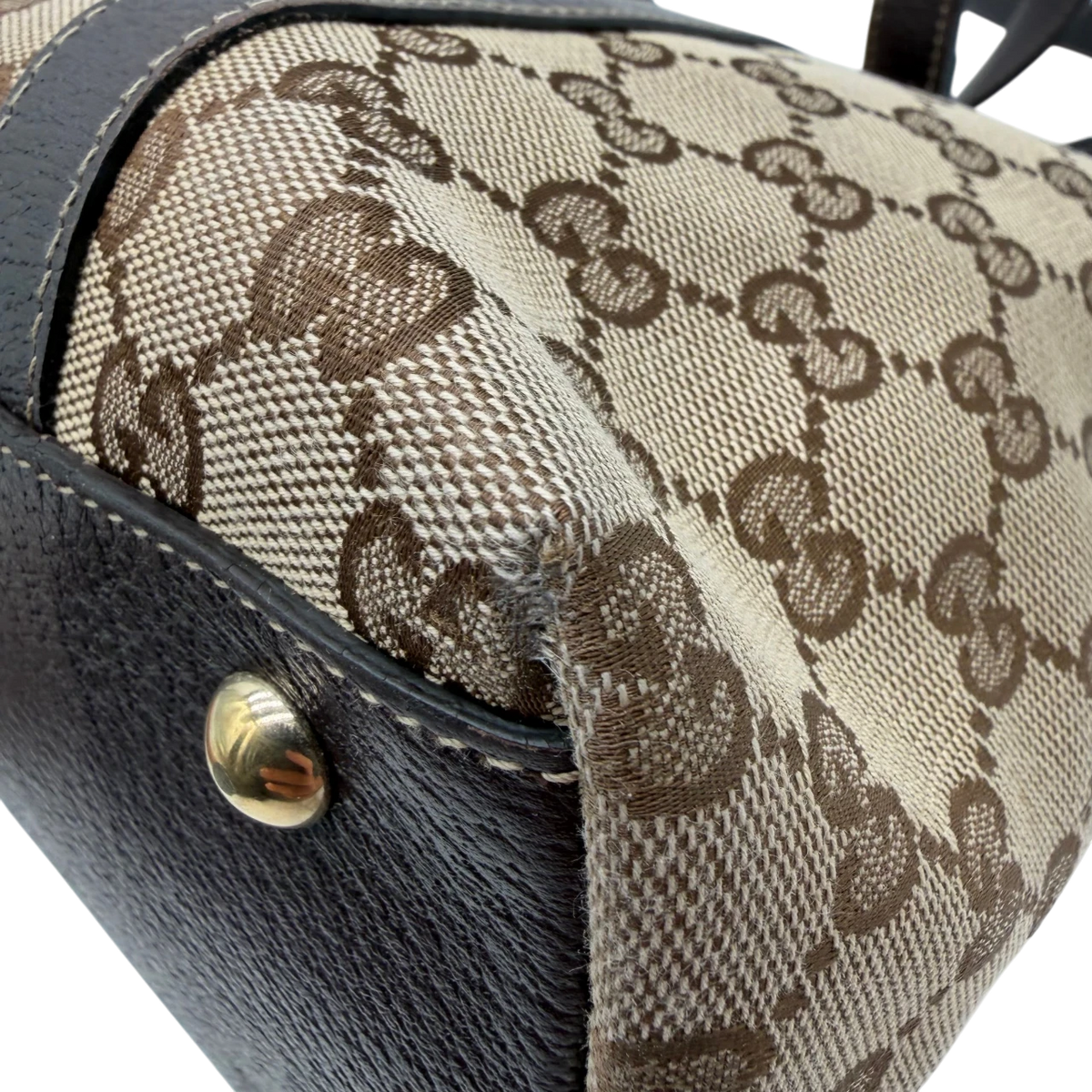 Gucci Handtasche Abbey monogram beige – Beschläge im Detail