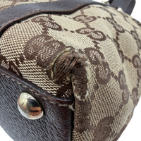 Gucci Handtasche Abbey small monogram beige – Gebrauchsspuren: abgeriebene Ecke