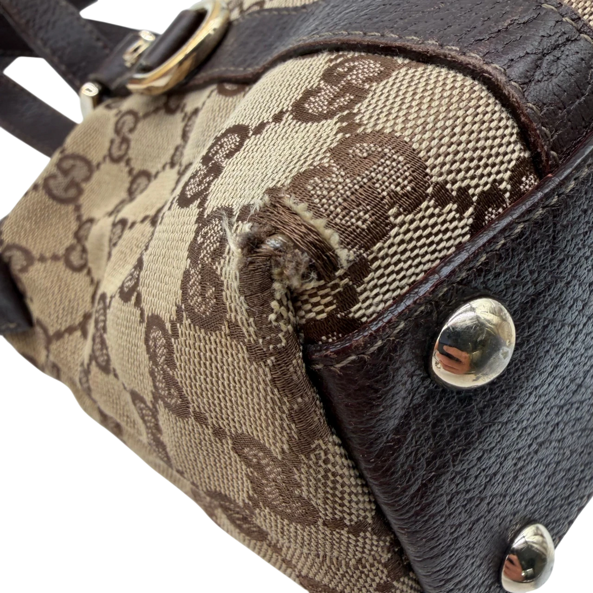 Gucci Handtasche Abbey small monogram beige – Ecken im Detail