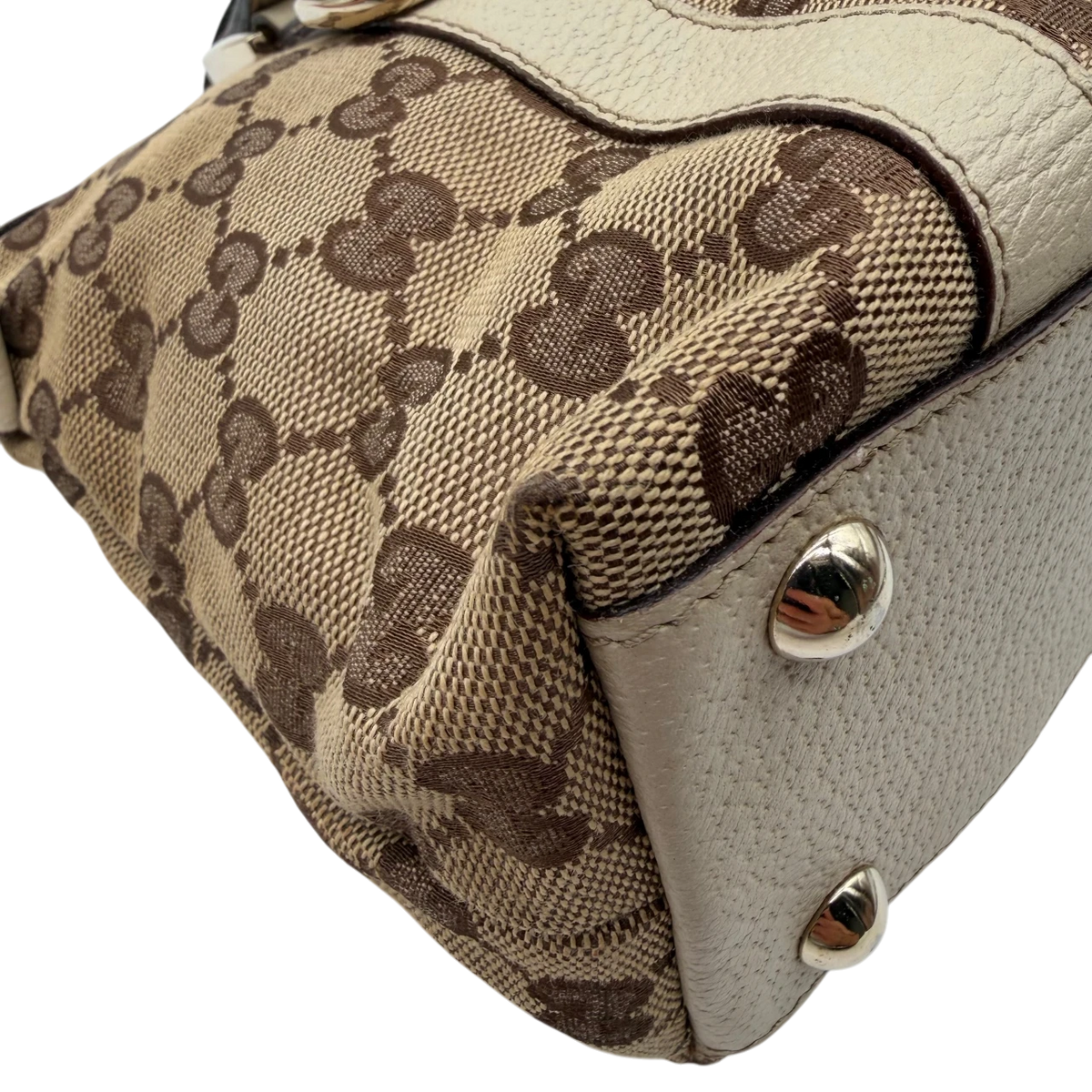 Gucci Handtasche Abbey small monogram beige – Ecken im Detail