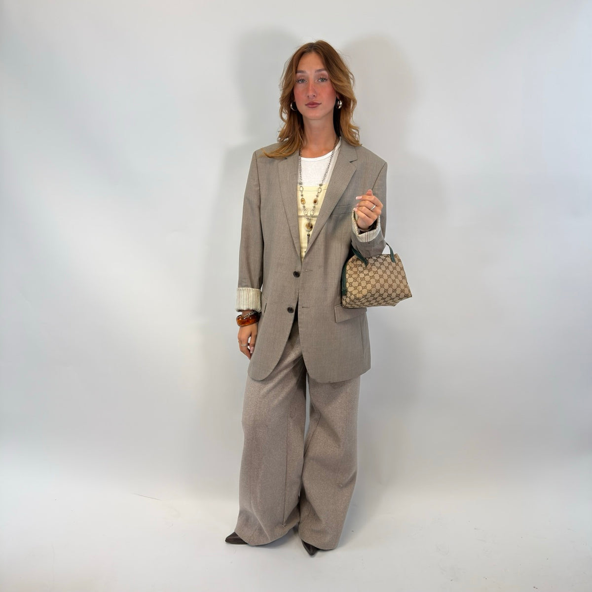 Gucci Handtasche Balthus monogram beige – getragen am Model