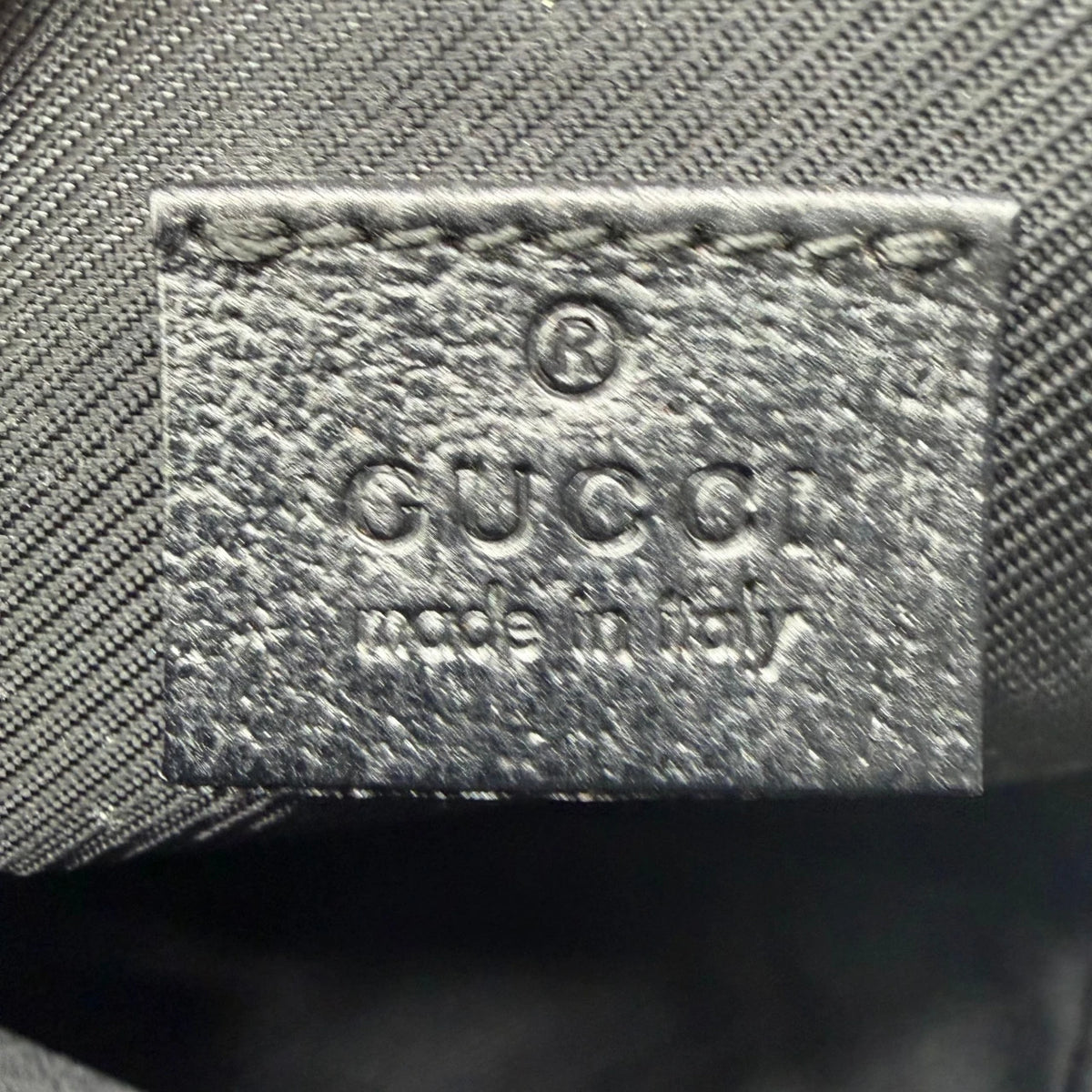 Gucci Handtasche Balthus monogram schwarz – Prägung im Detail
