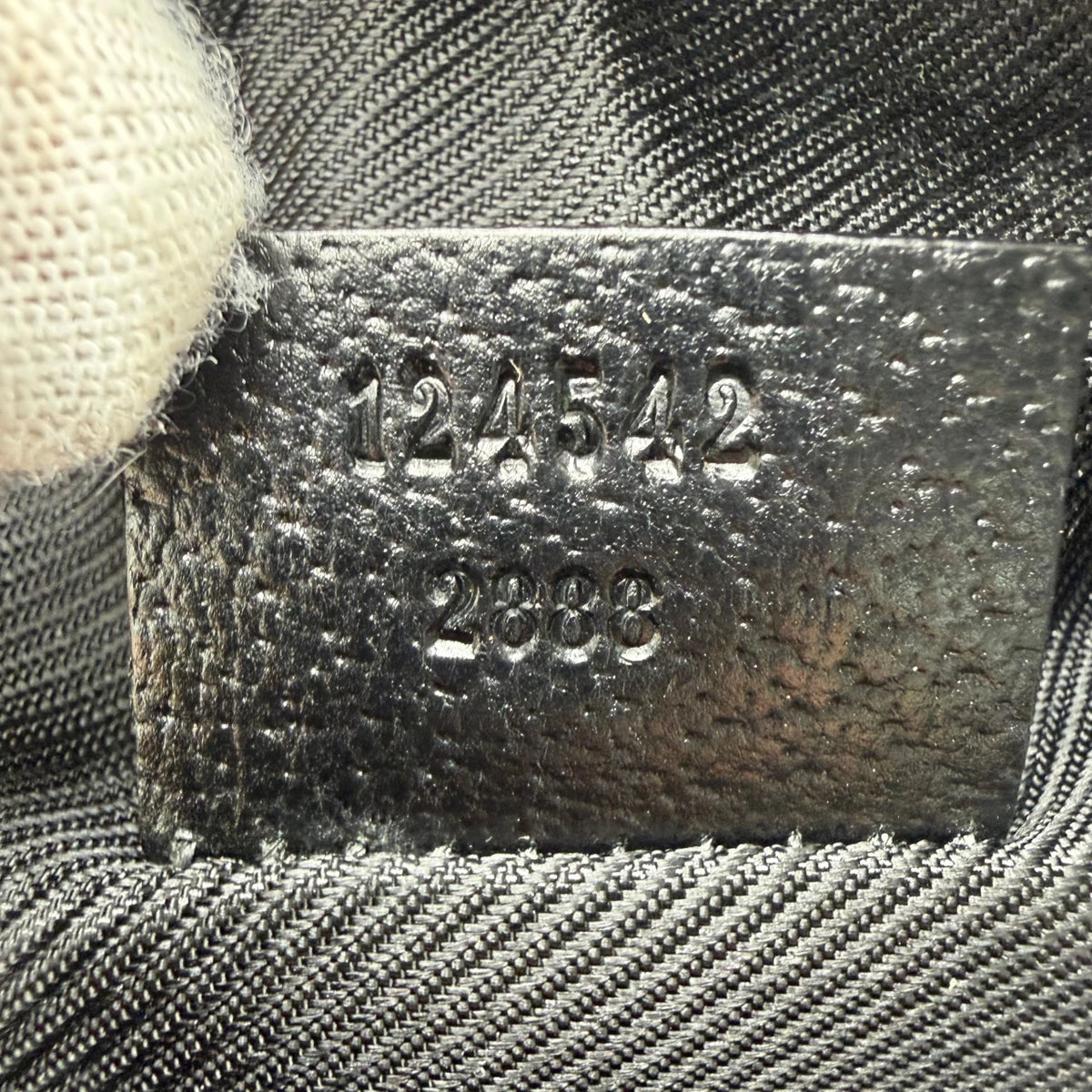 Gucci Handtasche Balthus monogram schwarz – Seriennummer im Detail