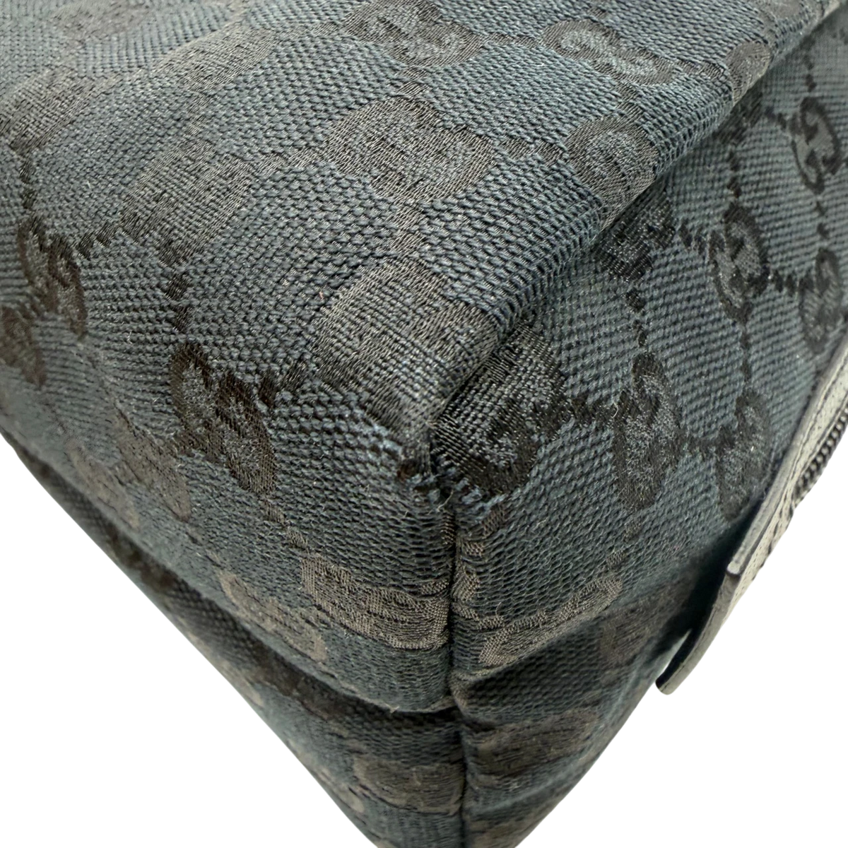 Gucci Handtasche Balthus monogram schwarz – Ecken im Detail