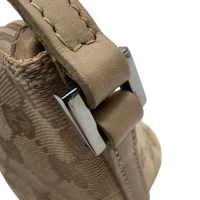 Gucci Handtasche Boat Baguette monogram beige – Beschläge im Detail