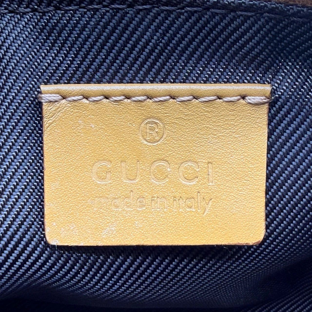Gucci Handtasche Boat Baguette monogram beige