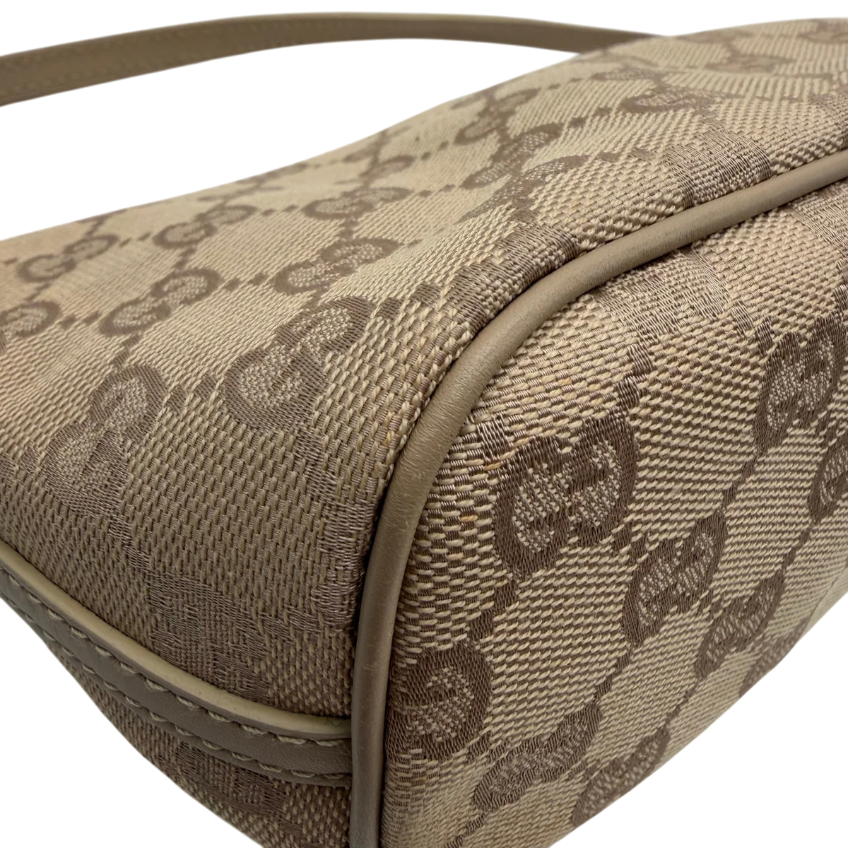 Gucci Handtasche Boat Baguette monogram beige – Ecken im Detail