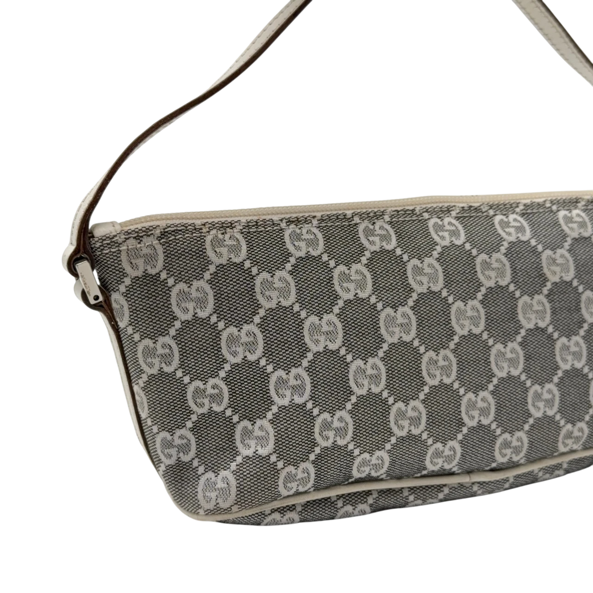 Gucci Handtasche Boat Baguette monogram grau – Henkel im Detail
