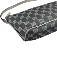 Gucci Handtasche Boat Baguette monogram grau – Ecken im Detail