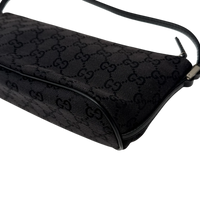 Gucci Handtasche Boat Baguette monogram schwarz – Ecken im Detail
