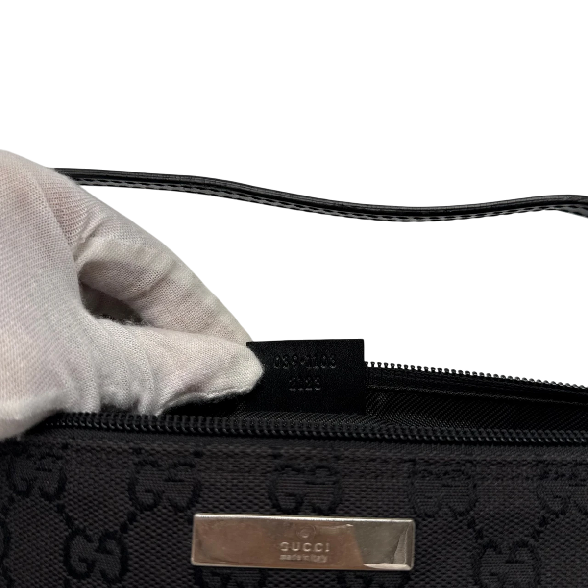 Gucci Handtasche Boat Baguette monogram schwarz – Innenetikett im Detail