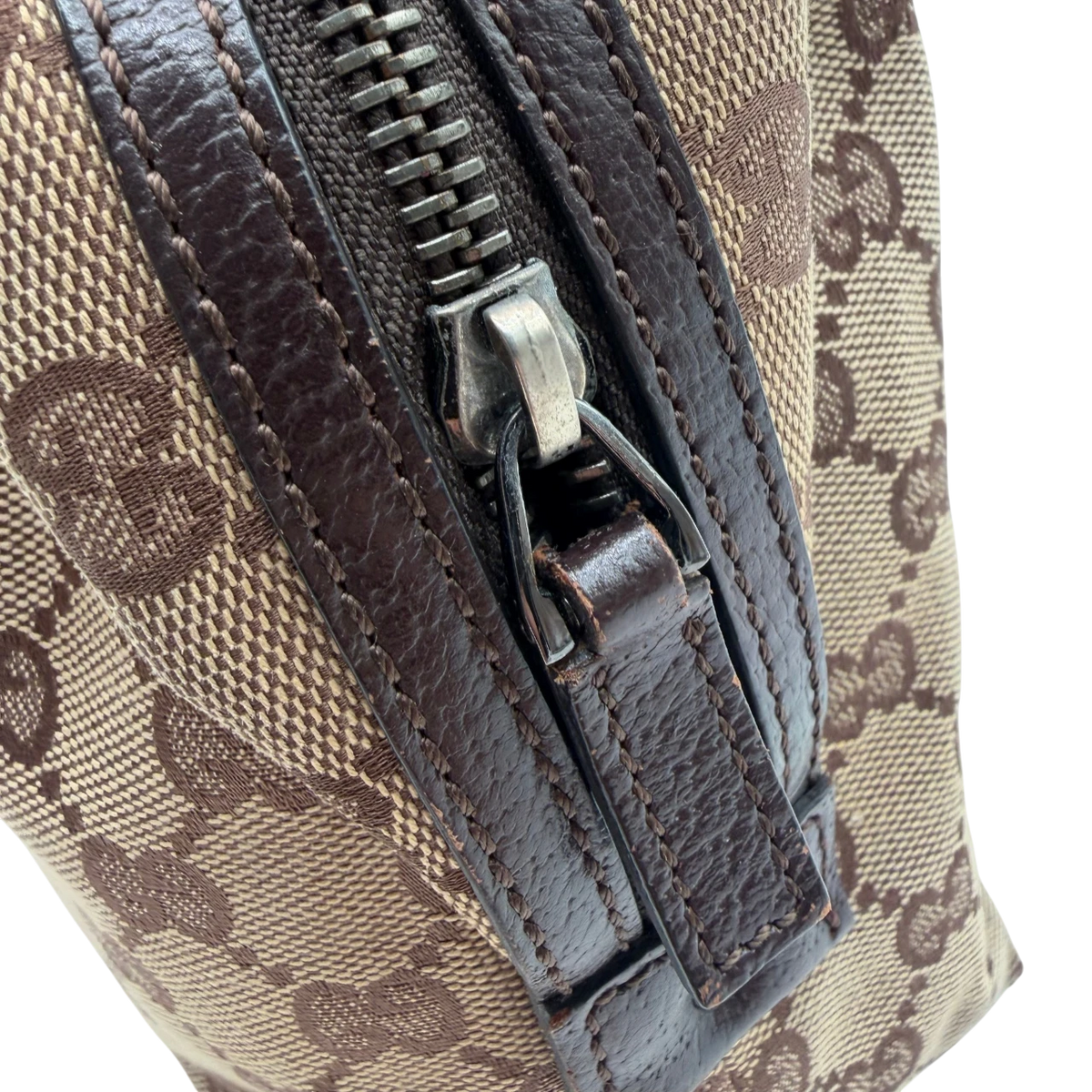Gucci Handtasche Boston Balthus monogram beige – Beschläge im Detail