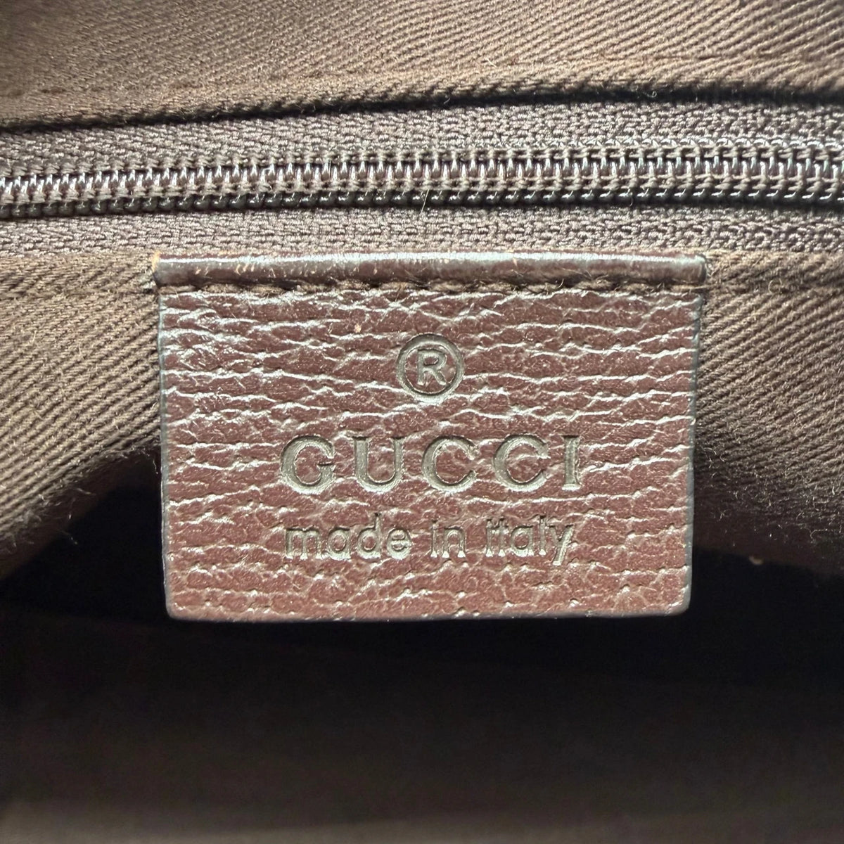 Gucci Handtasche Boston Balthus monogram beige – Prägung im Detail