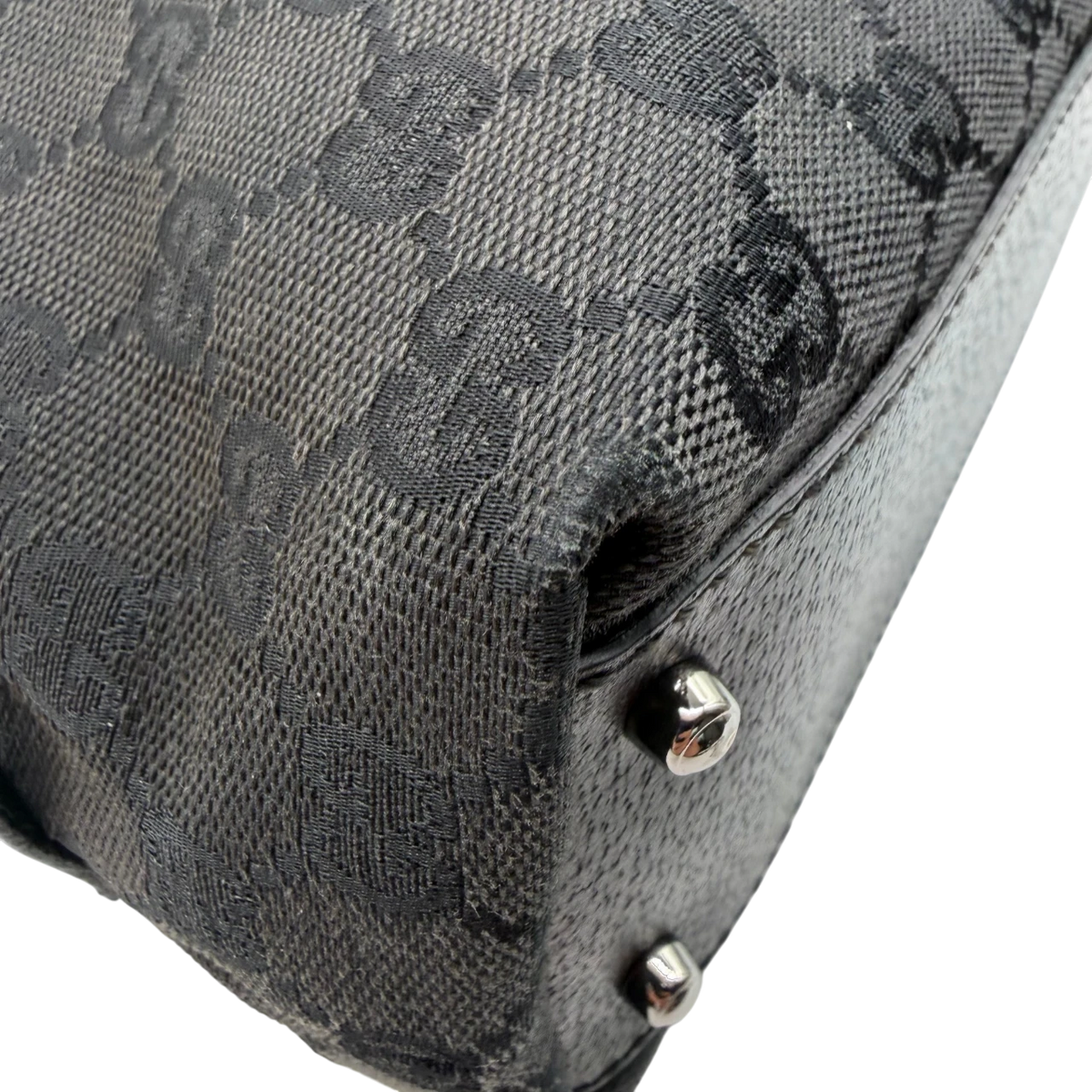 Gucci Handtasche Boston Balthus monogram schwarz – Ecken im Detail