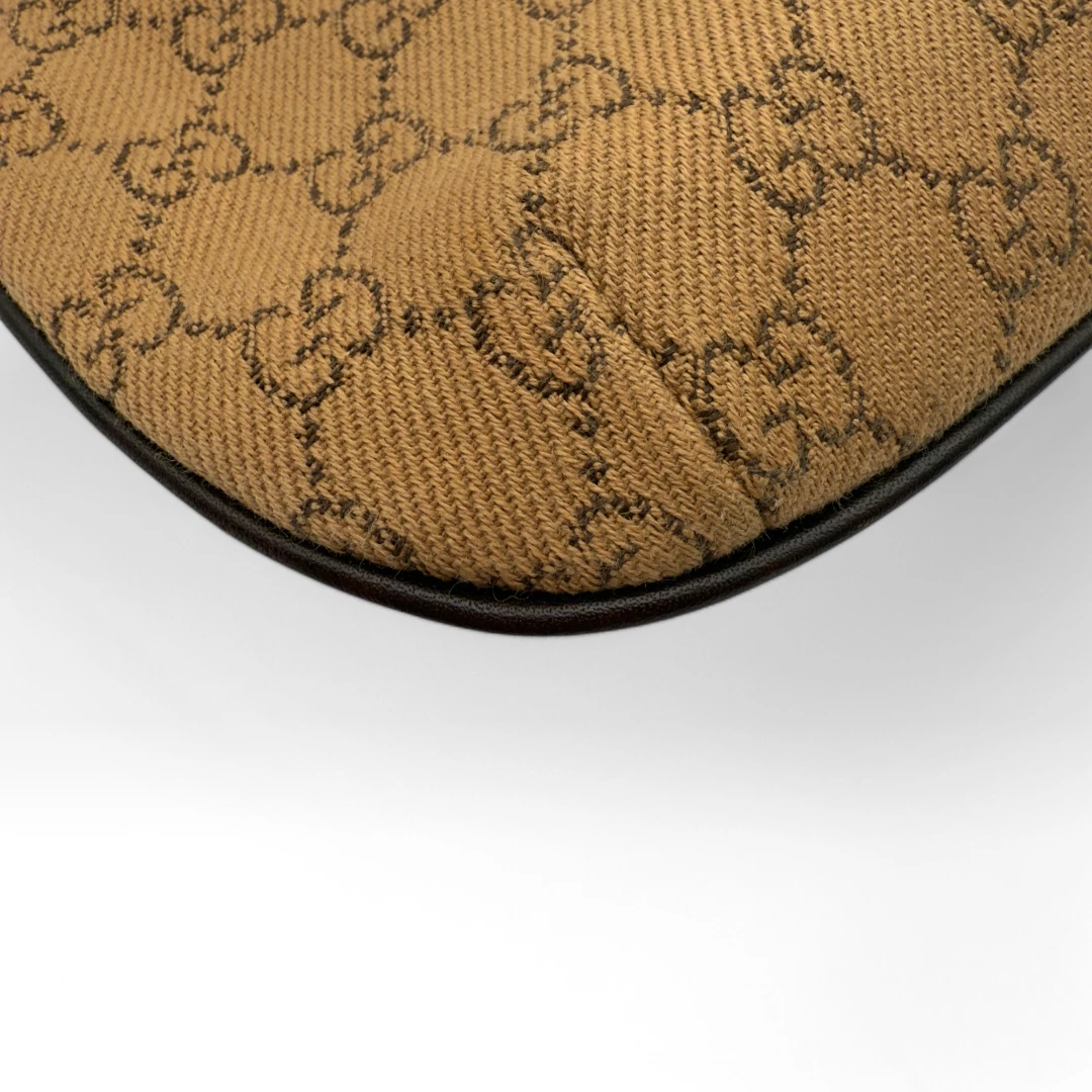 Gucci Handtasche Croissant Form hellbraun
