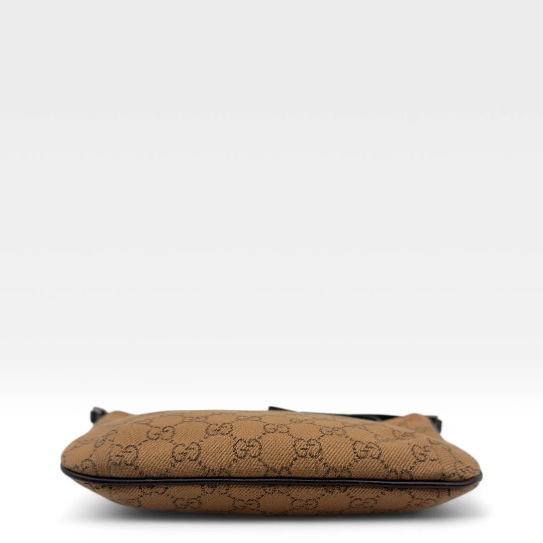 Gucci Handtasche Croissant Form hellbraun