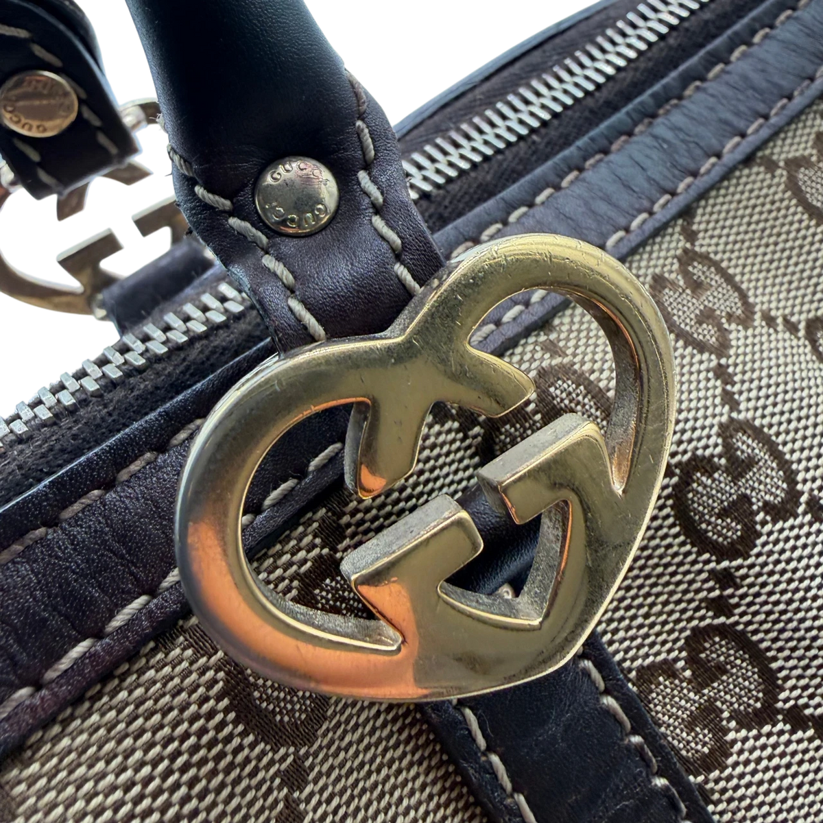Gucci Handtasche Lovely Heart monogram beige – Logo im Detail