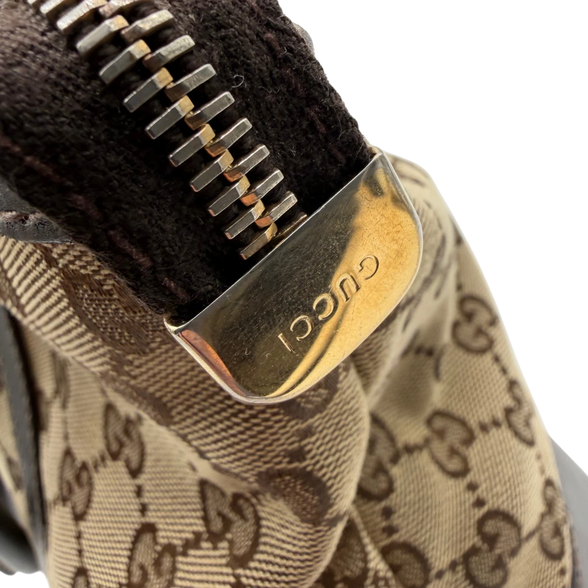 Gucci Handtasche Lovely Heart monogram beige – Prägung im Detail