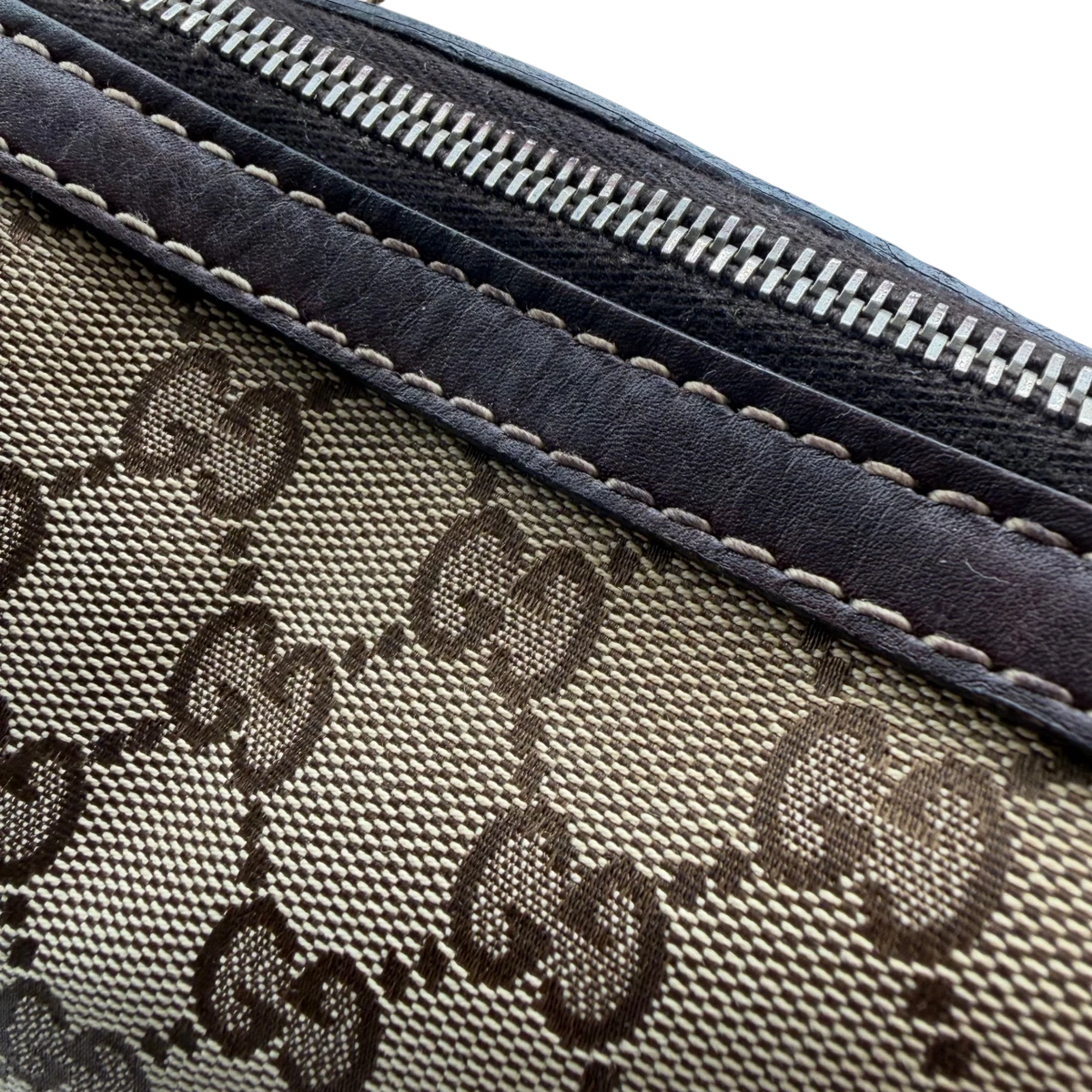 Gucci Handtasche Lovely Heart monogram beige – Beschläge im Detail