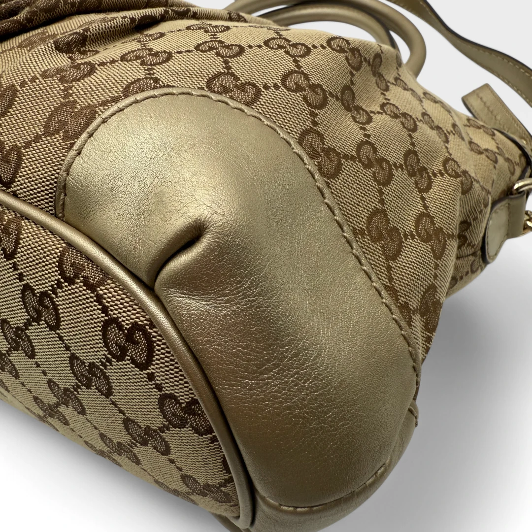 Gucci Handtasche Sukey goldene Lederdetails beige