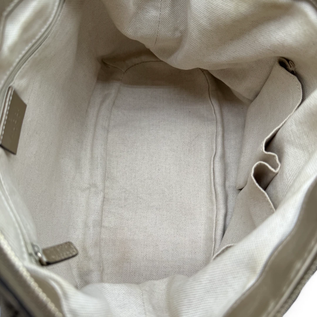 Gucci Handtasche Sukey goldene Lederdetails beige