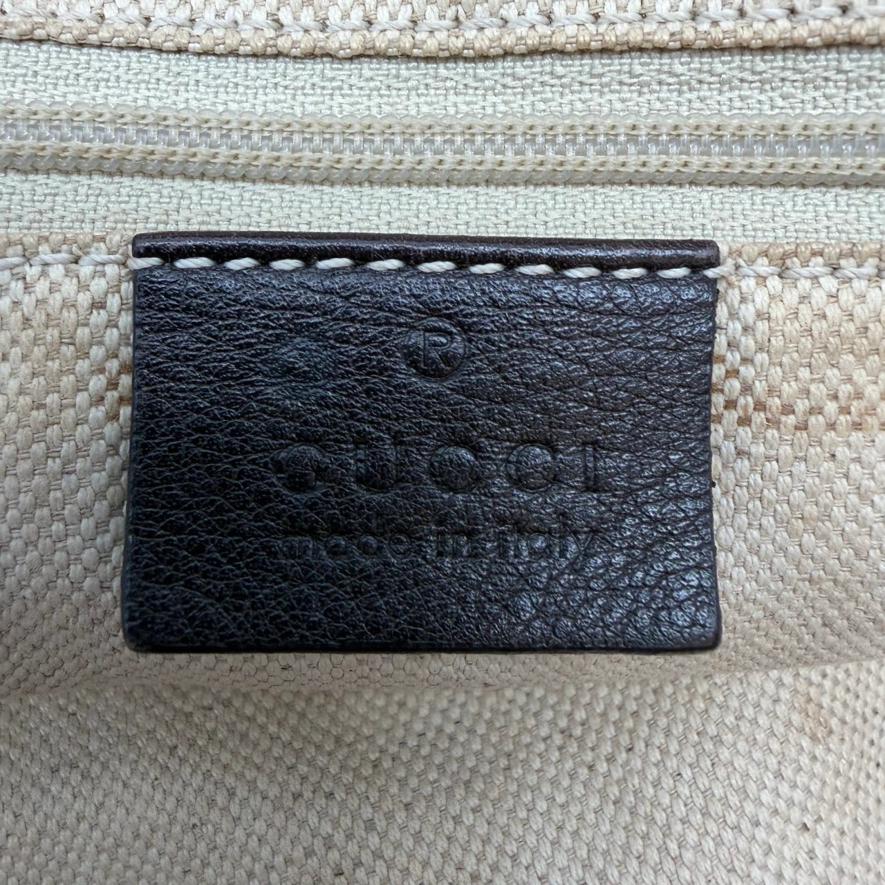 Gucci Handtasche Sukey mit Umhängegurt monogram beige