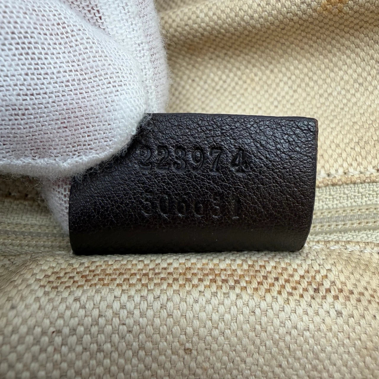 Gucci Handtasche Sukey mit Umhängegurt monogram beige