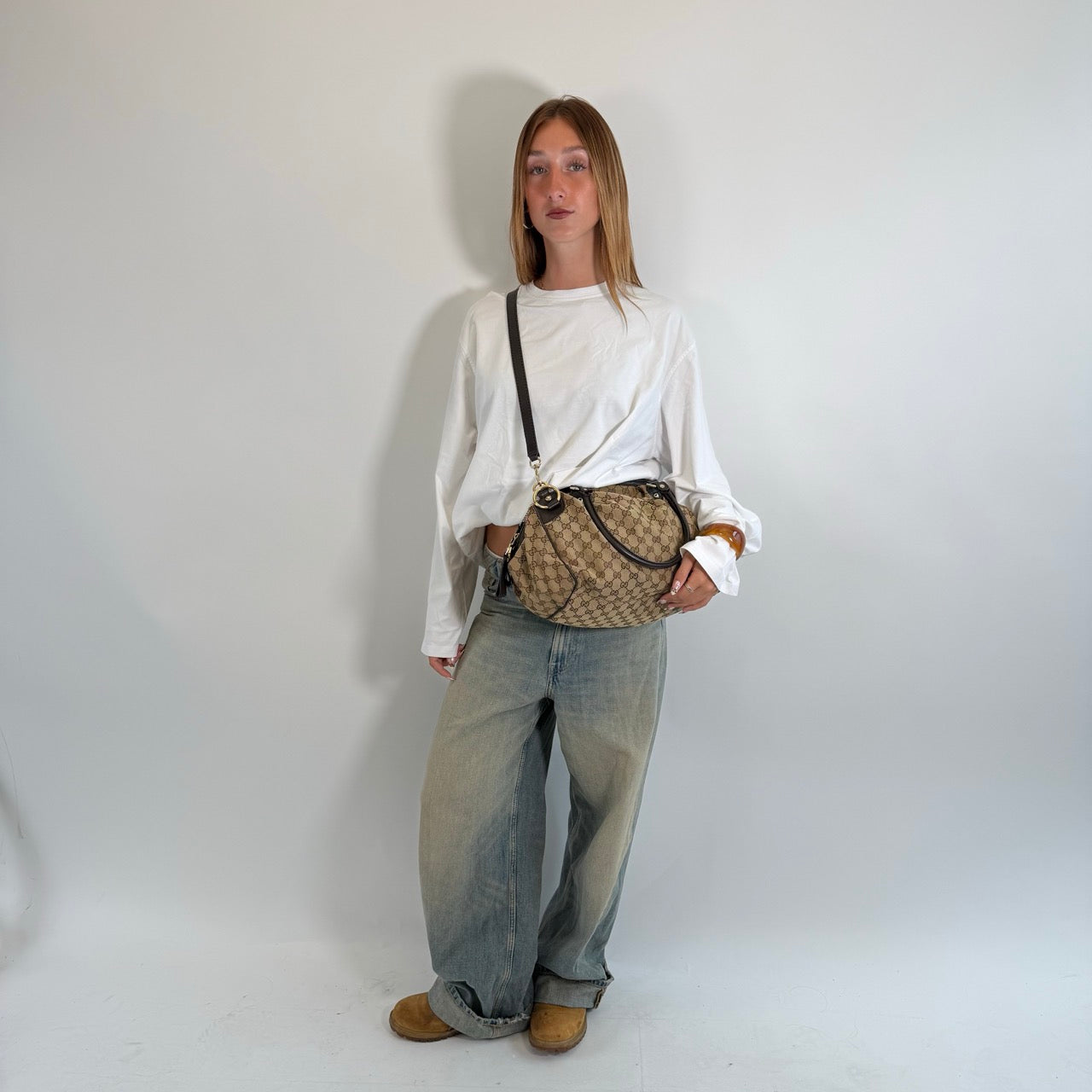 Gucci Handtasche Sukey mit Umhängegurt monogram beige
