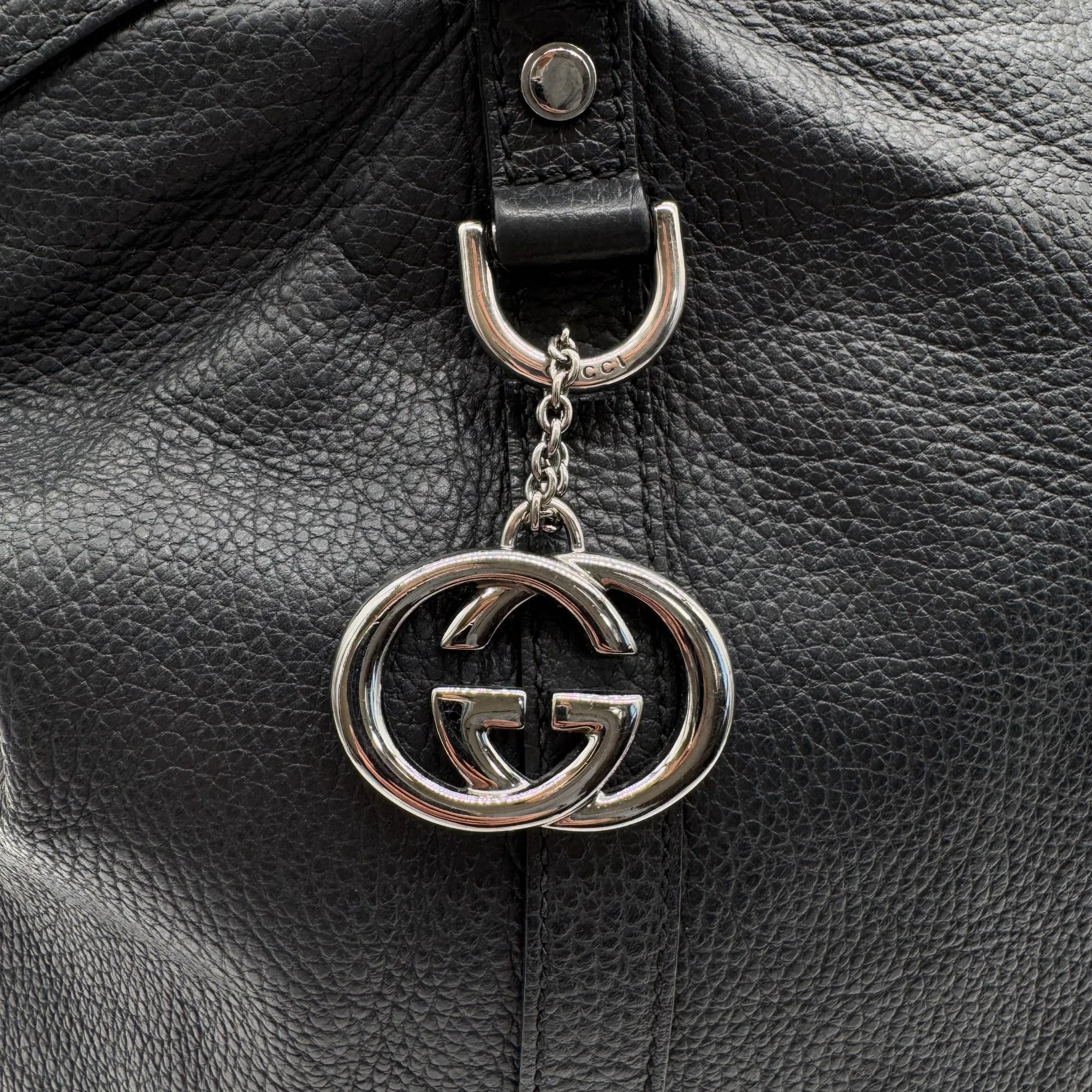 Gucci handbag with shoulder strap made of full-grain leather black