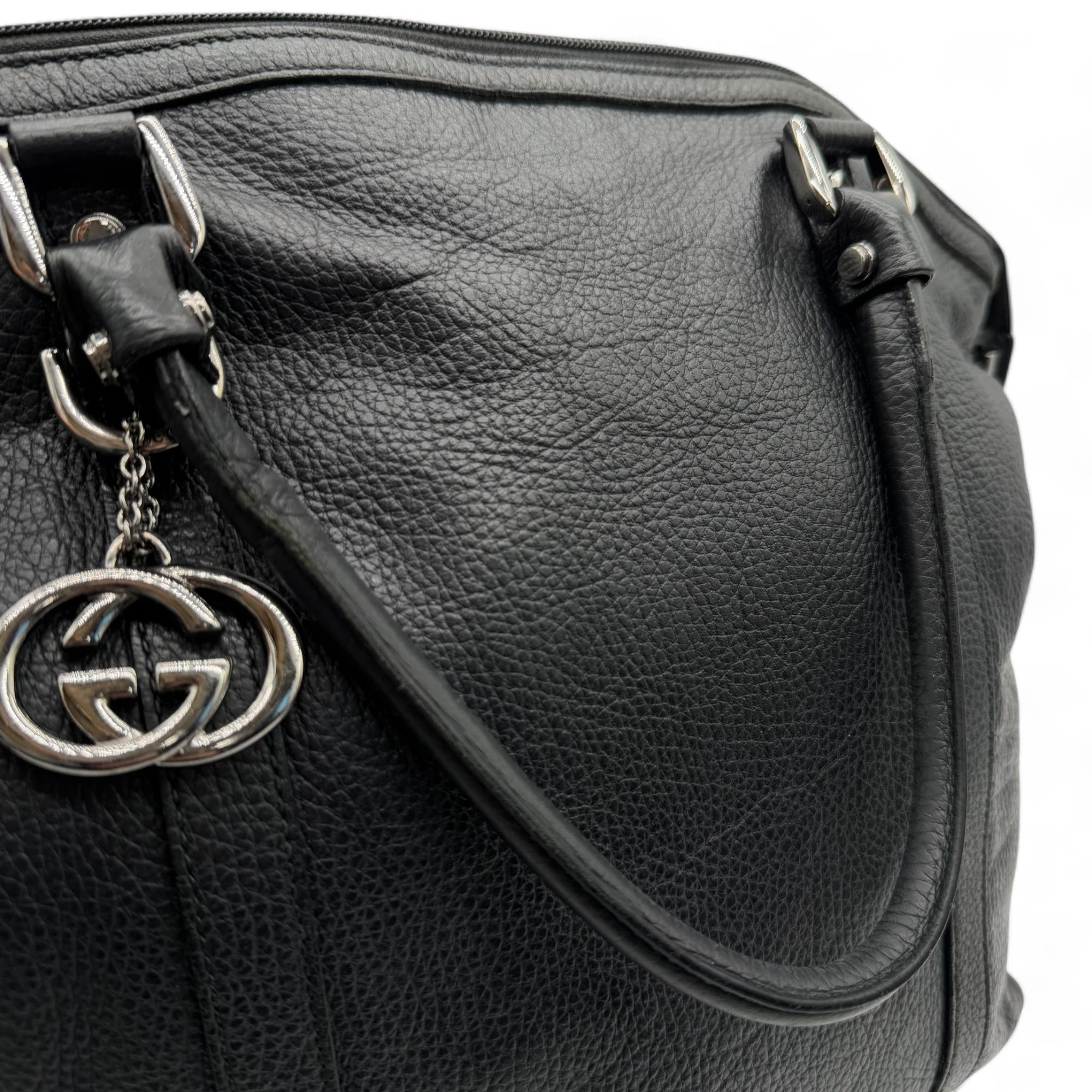 Gucci handbag with shoulder strap made of full-grain leather black