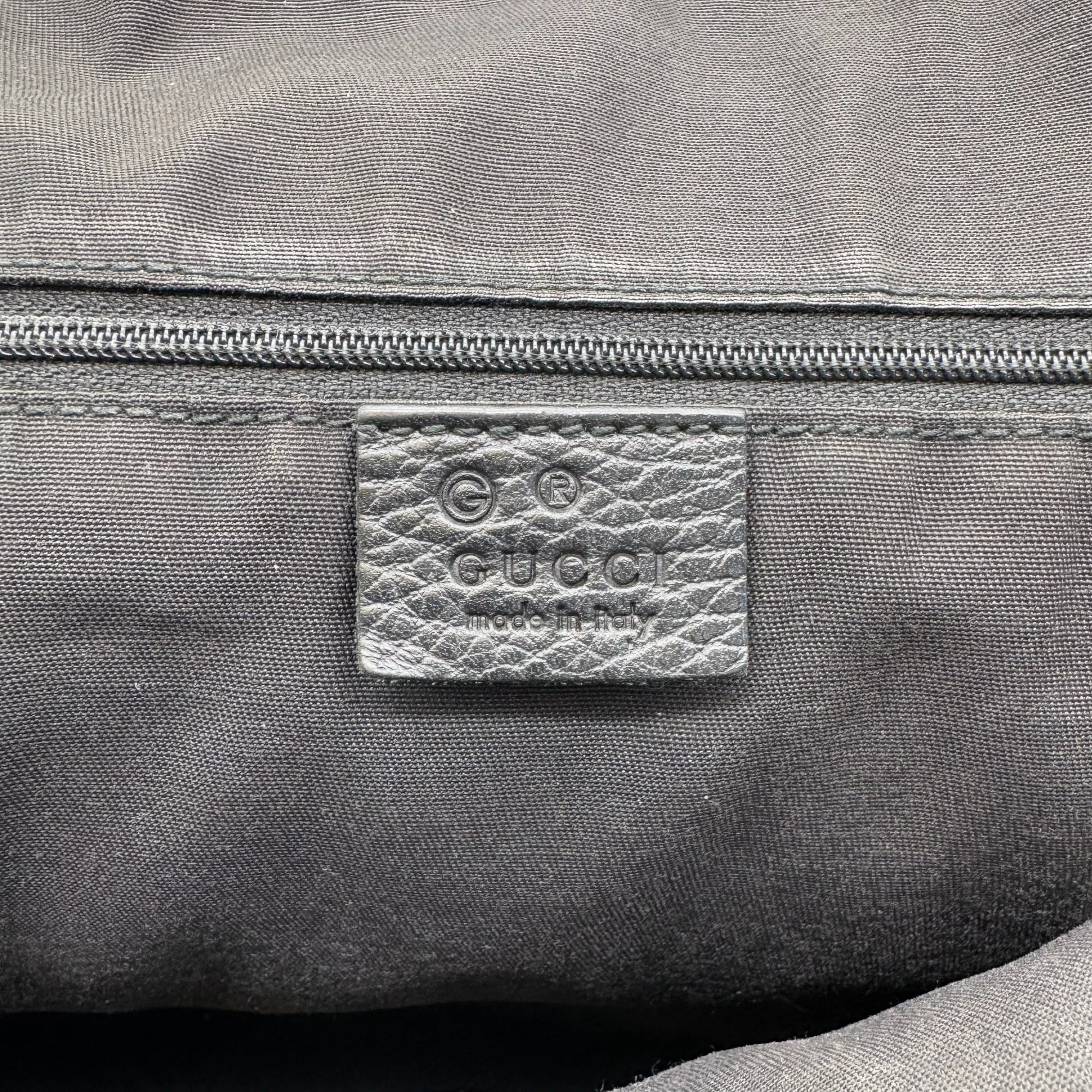 Gucci handbag with shoulder strap made of full-grain leather black