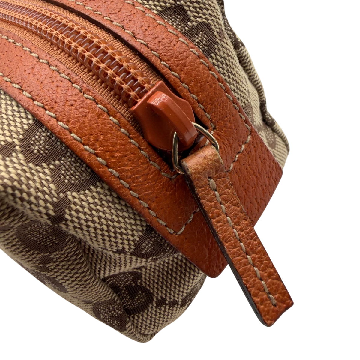 Gucci Kulturbeutel / Kosmetiktasche monogram beige – Ecken im Detail