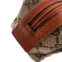 Gucci Kulturbeutel / Kosmetiktasche monogram beige – Beschläge im Detail