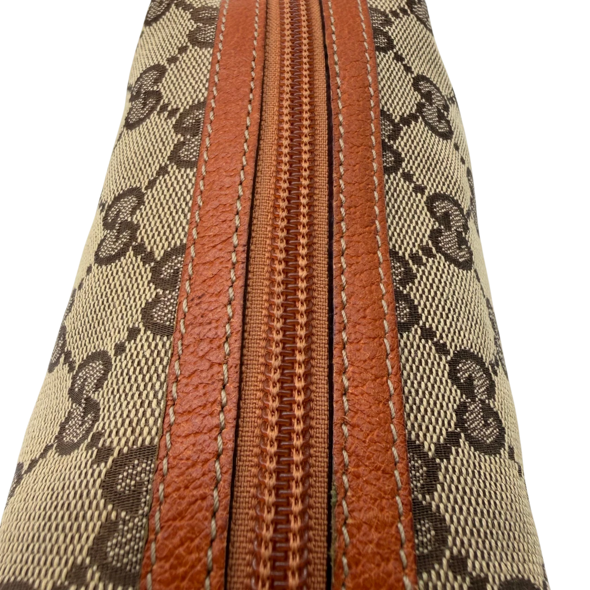 Gucci Kulturbeutel / Kosmetiktasche monogram beige – Beschläge im Detail
