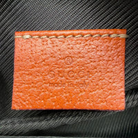 Gucci Kulturbeutel / Kosmetiktasche monogram beige – Prägung im Detail