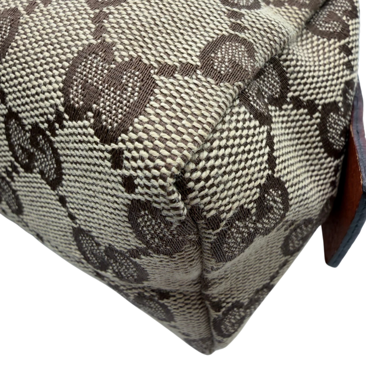 Gucci Kulturbeutel / Kosmetiktasche monogram beige – Ecken im Detail