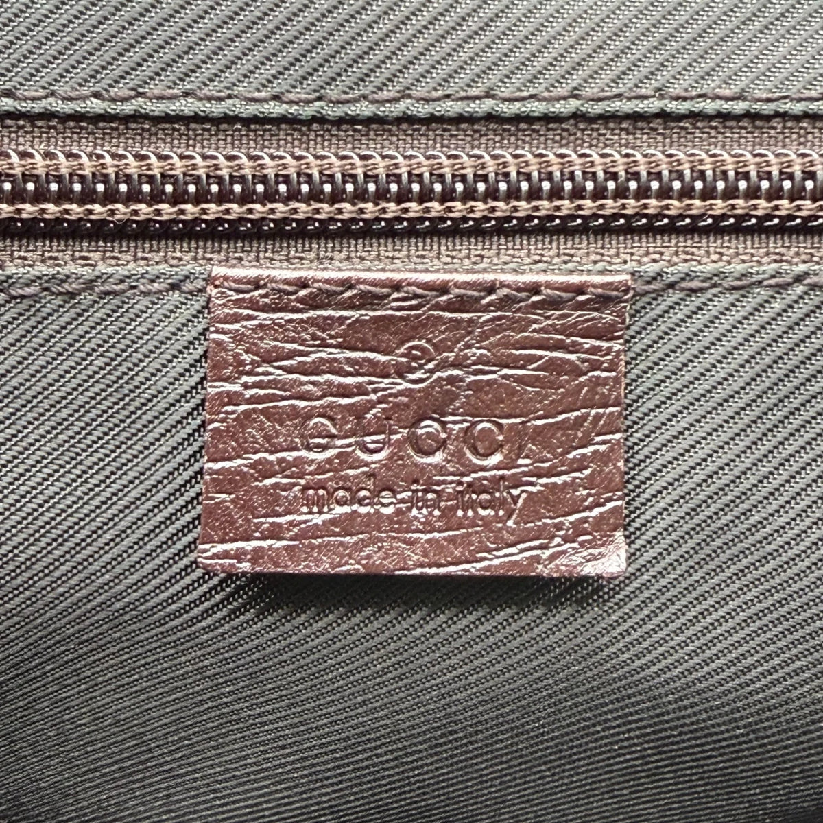Gucci Messengertasche mit zwei Schnallen monogram beige