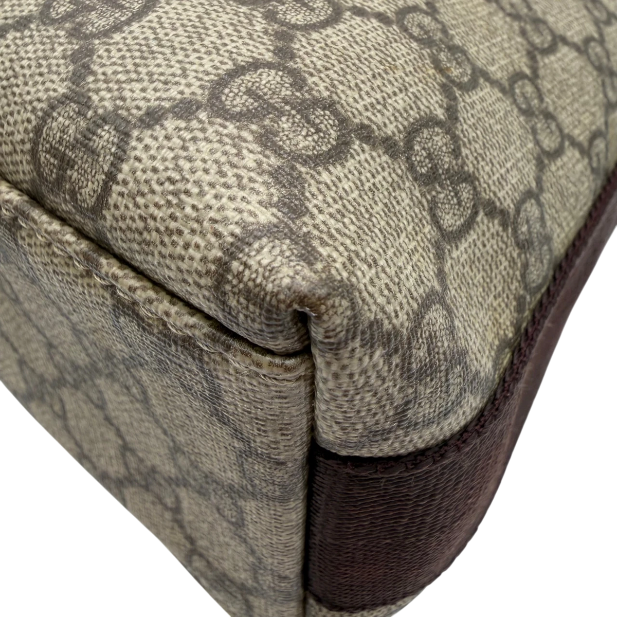Gucci Messengertasche mit zwei Schnallen monogram beige