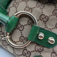 Gucci Schultertasche Horsebit 1955 monogram beige – Beschläge im Detail