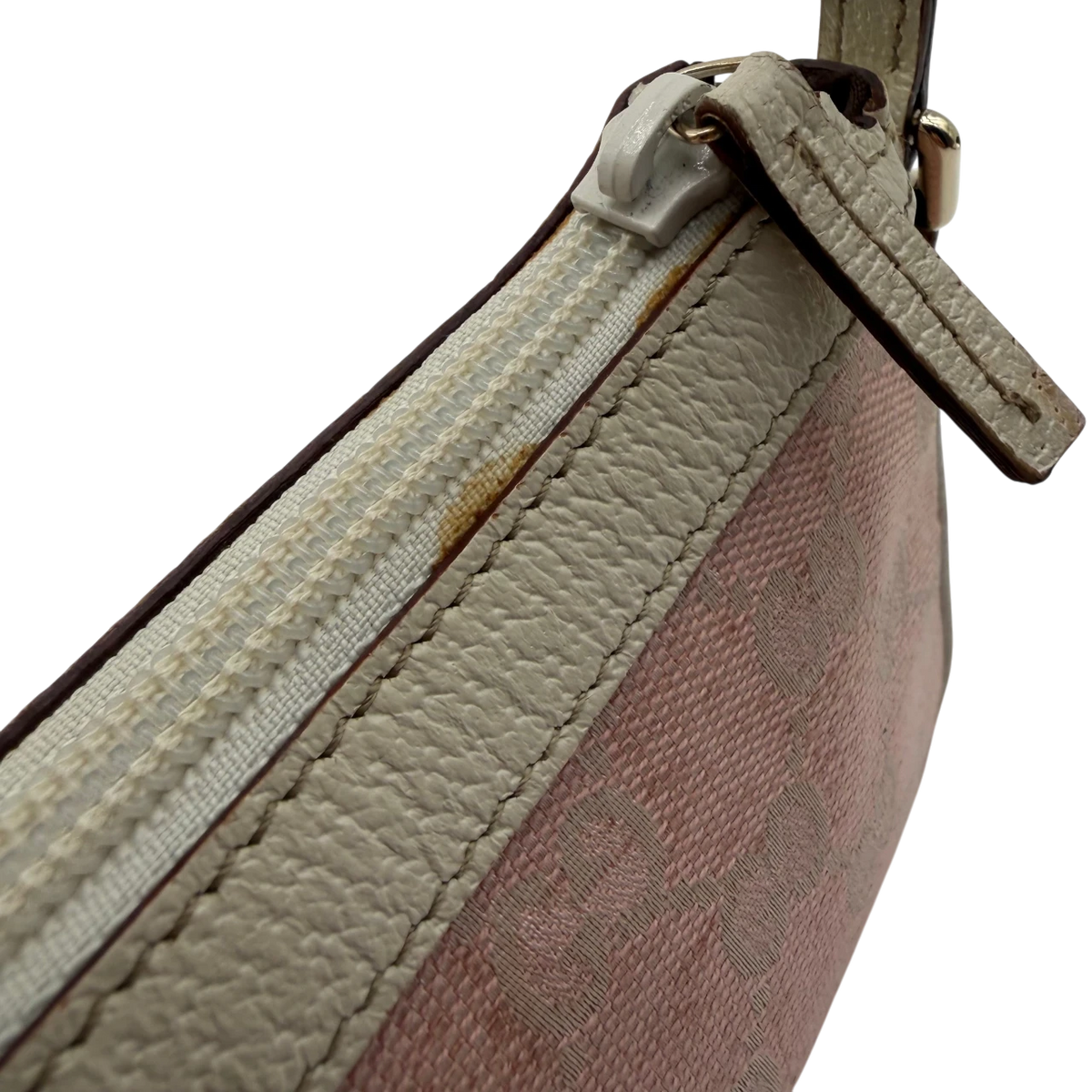 Gucci Pochette mit Charms monogram rosa – Ecken im Detail