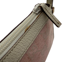 Gucci Pochette mit Charms monogram rosa – Ecken im Detail