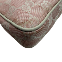 Gucci Pochette mit Charms monogram rosa – Ecken im Detail