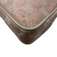 Gucci Pochette mit Charms monogram rosa – Ecken im Detail