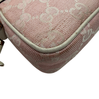 Gucci Pochette mit Charms monogram rosa – Ecken im Detail