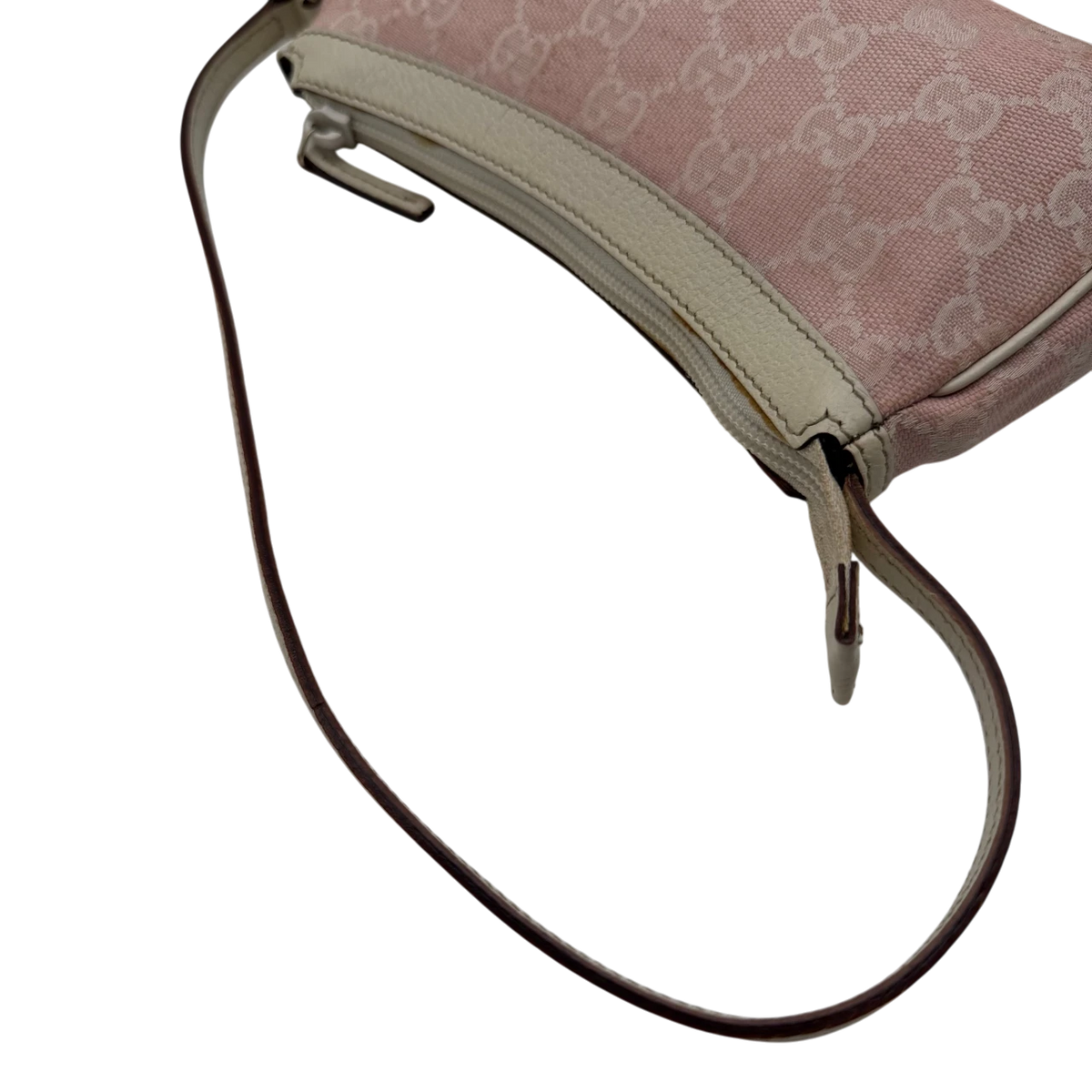 Gucci Pochette mit Charms monogram rosa – Henkel im Detail